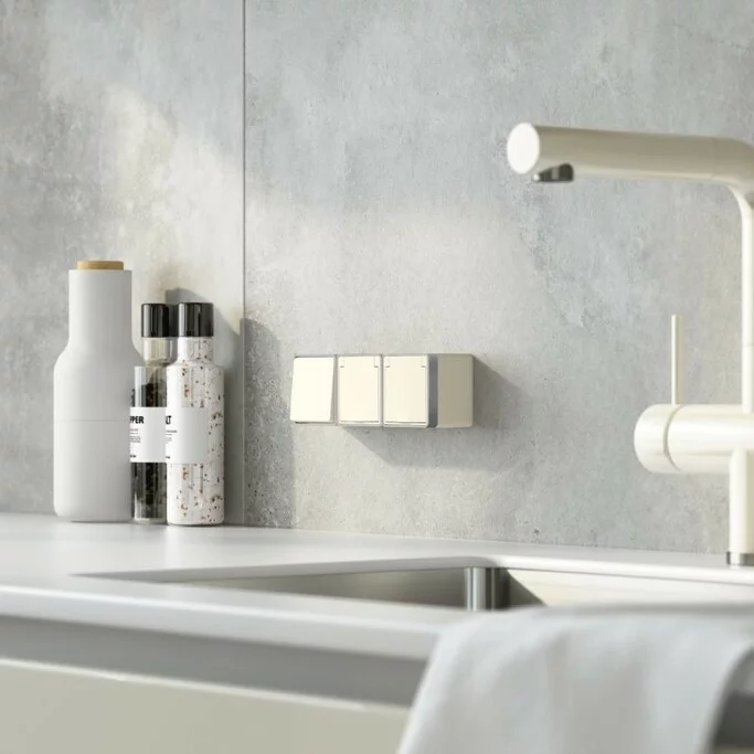 Werkel W5071203  Розетка влагозащ. с зазем. с защит. крышкой и шторками Gallant (слоновая кость)