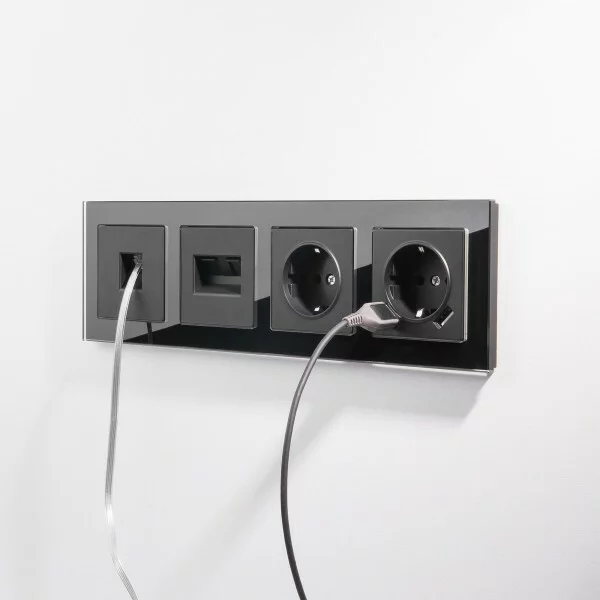 Werkel W1171508  Розетка с заземлением, шторками и USBх2 (черный матовый)