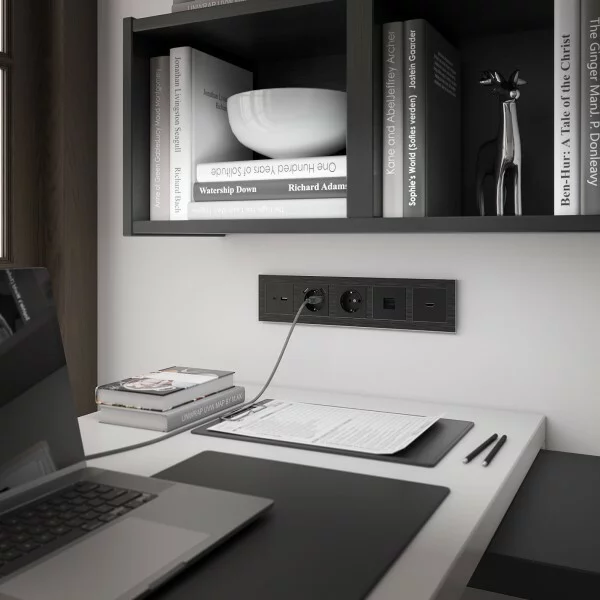 Werkel W1171508  Розетка с заземлением, шторками и USBх2 (черный матовый)