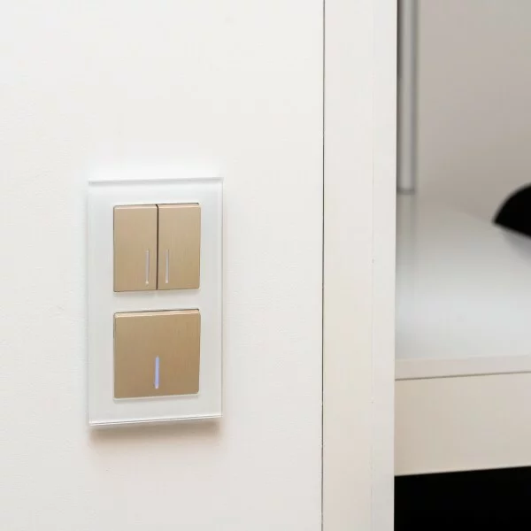 Werkel W1112110  Выключатель одноклавишный проходной с подсветкой (шампань