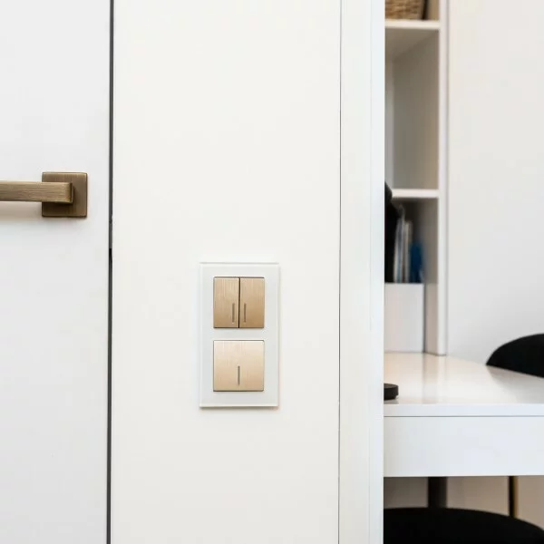 Werkel W1112110  Выключатель одноклавишный проходной с подсветкой (шампань