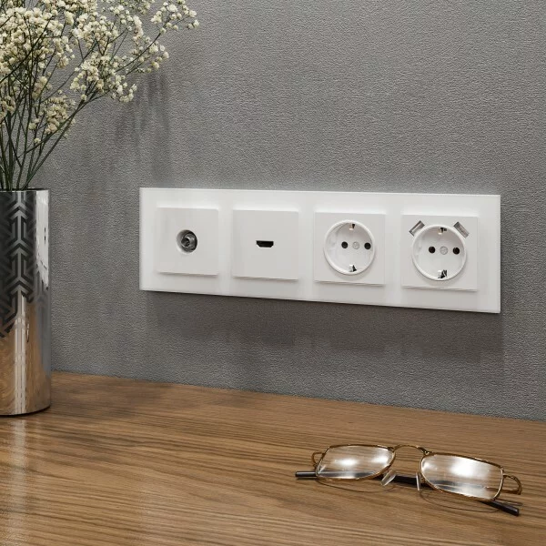 Werkel W0041105  Рамка на 4 поста Favorit (белый матовый,стекло)