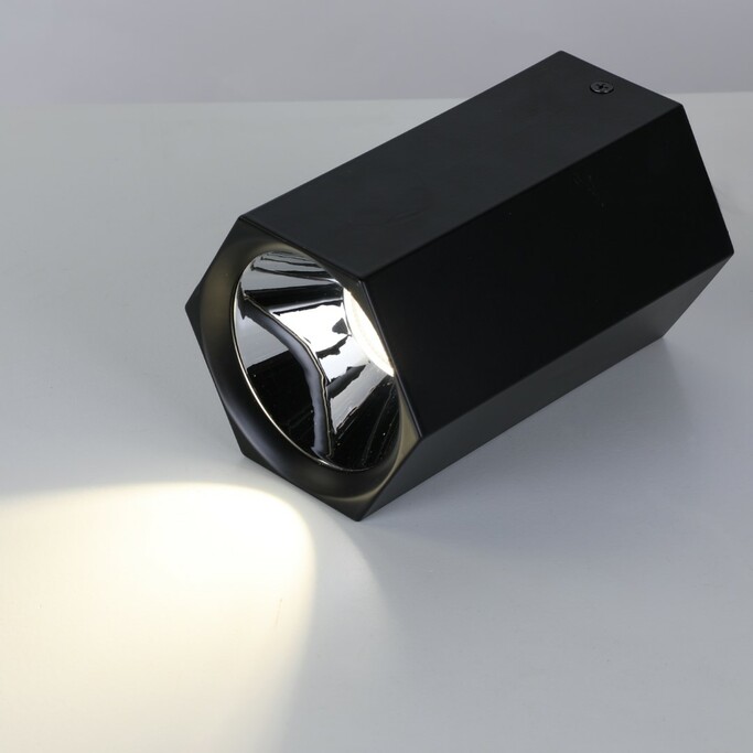 Точечный светильник FAVOURITE Hexahedron 2396-1U