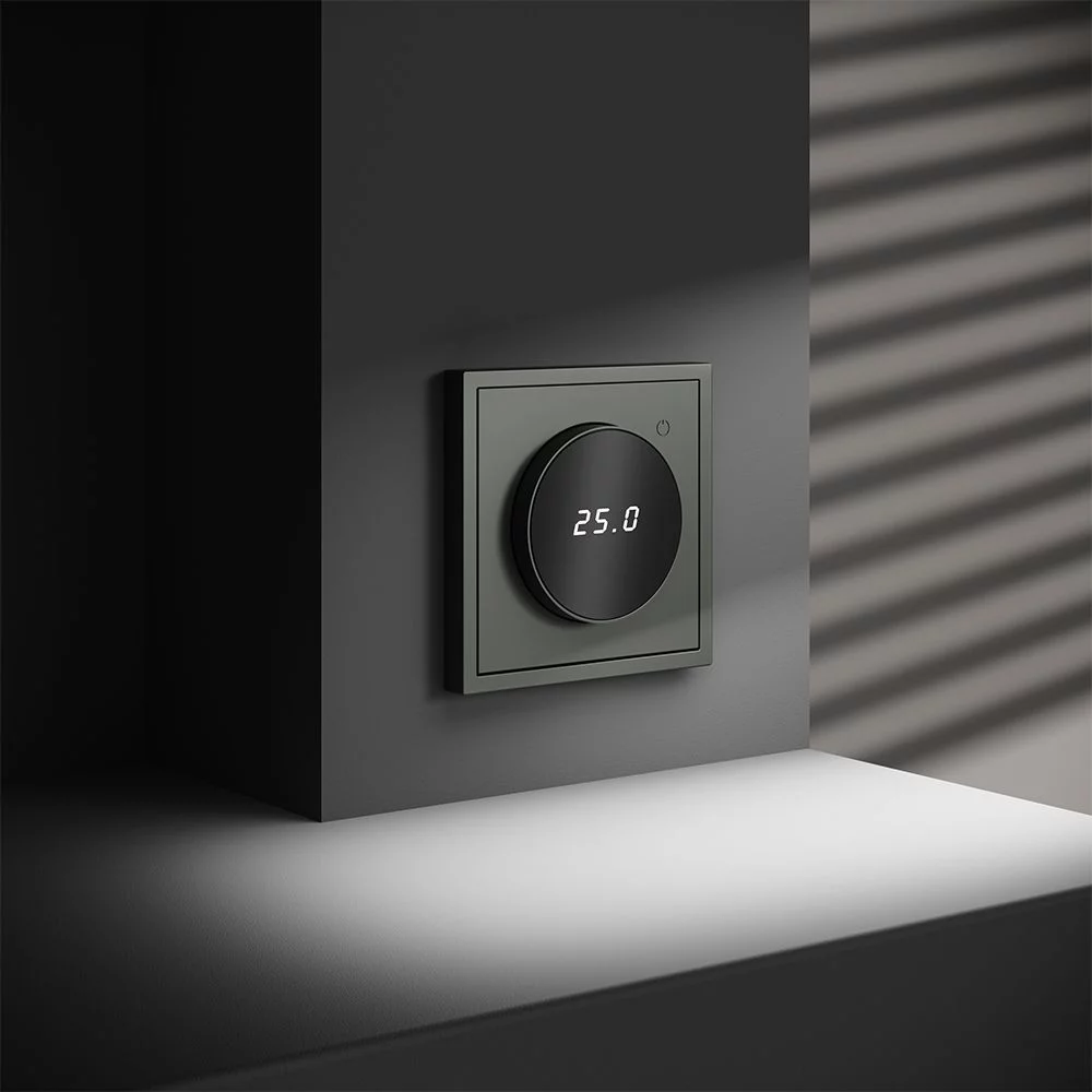 Терморегулятор электронный VOLTUM S70 с индикацией и датчиком, для теплого пола, (титан) VLS070106