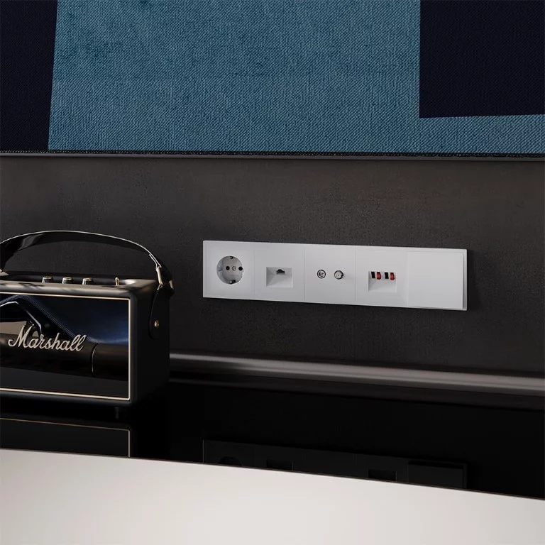 Розетка компьютерная встраиваемая VOLTUM S70 RJ45 кат.6, (белый матовый) VLS060102