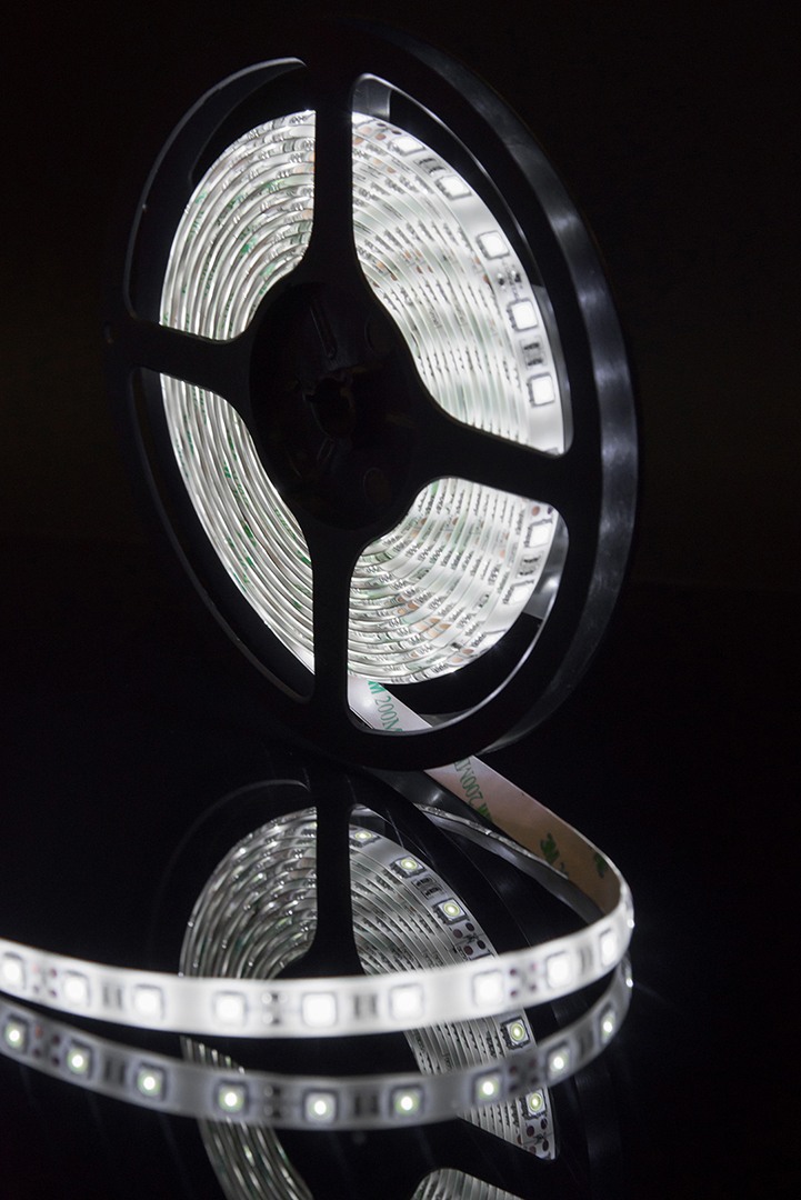 Лента св д SWG 14,4 Вт м SMD5050 (60св д метр) Закрытая IP65 Цвет холодный белый 12В