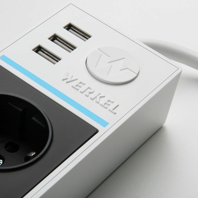 Werkel WL20-04-03   Розеточный блок 4-х местный + 3 USB белый черный